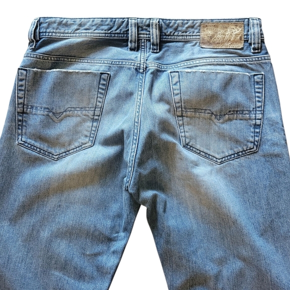 DIESEL Viker Regular Straight Fit Men's Blue Jeans - Picture 7 of 8